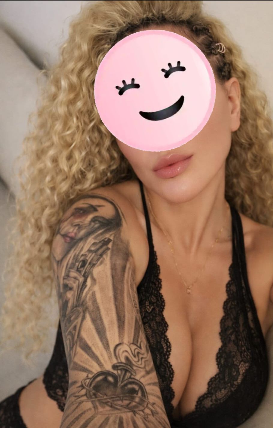 בהרצליה – נשים חמות