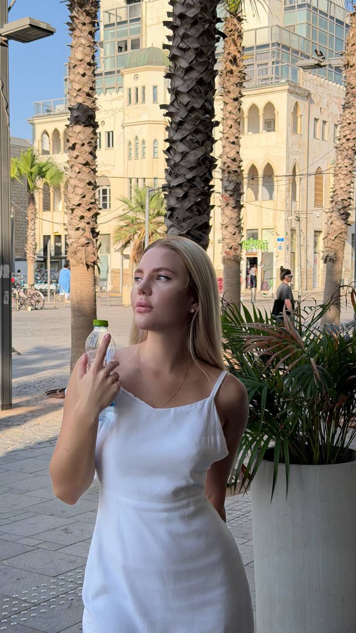 רוסיה תיירת 22 חטובה – בתל אביב